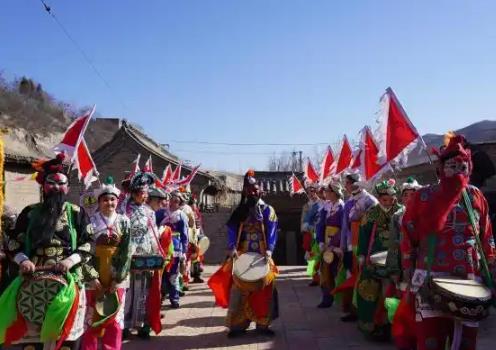 山西：“娘子關(guān)跑馬排”震撼上演 陽(yáng)泉非遺魅力盡顯