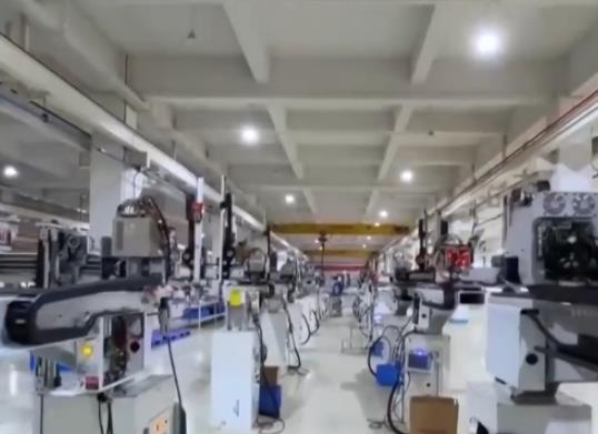 突破、創(chuàng)新、布局，新年新干勁！人工智能加速在各行業(yè)“落地生花”