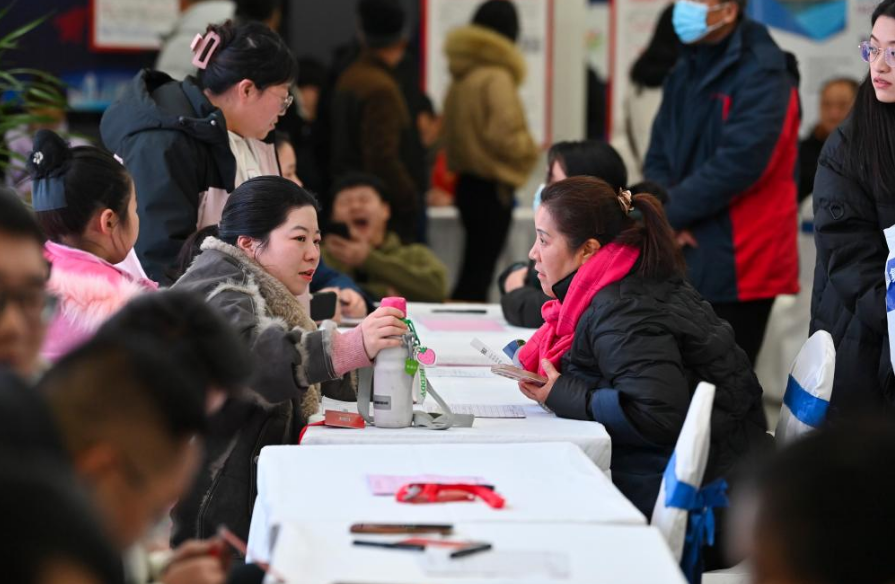 春風(fēng)送暖 中國(guó)各地多項(xiàng)舉措助力新春就業(yè)返崗