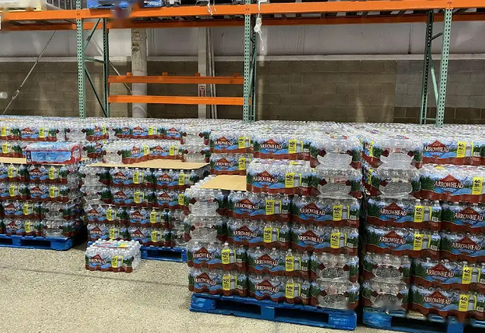 應對關(guān)稅不確定性 美企業(yè)及消費者大舉囤貨