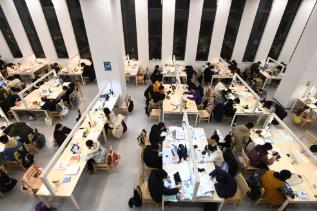 大學(xué)生論文“AI味兒”漸濃？使用AI工具 各高校“立規(guī)矩”了