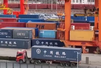 “鐵路班列+航運(yùn)班輪”無縫銜接 “一單制”為物流運(yùn)輸按下“加速鍵”