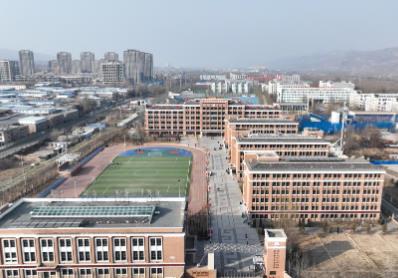 這所中學(xué)開(kāi)學(xué)，師生跨越3000公里雙向奔赴