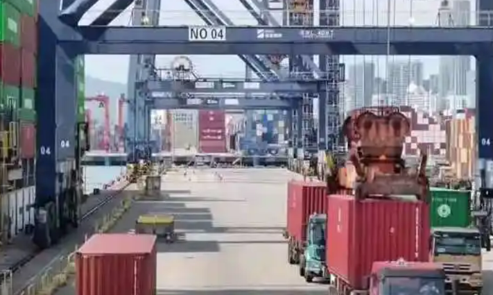 商務(wù)部四連發(fā)！加征關(guān)稅！中方發(fā)布多項對美反制措施