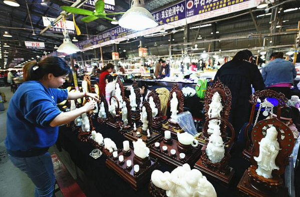 河南鎮(zhèn)平：“玉雕之鄉(xiāng)”雕琢出500億元大產(chǎn)業(yè)