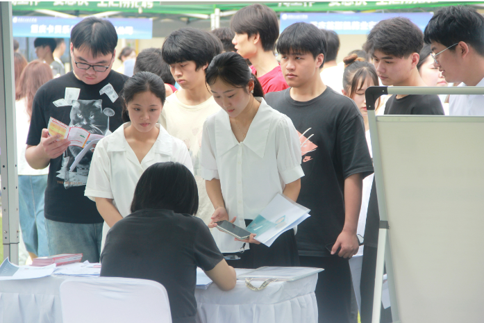 “職”面未來：報(bào)告如何激發(fā)青年就業(yè)創(chuàng)業(yè)夢(mèng)想？