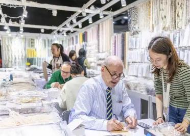 諸暨“珠光”閃耀 “中國(guó)珍珠之都”力拓國(guó)際市場(chǎng)