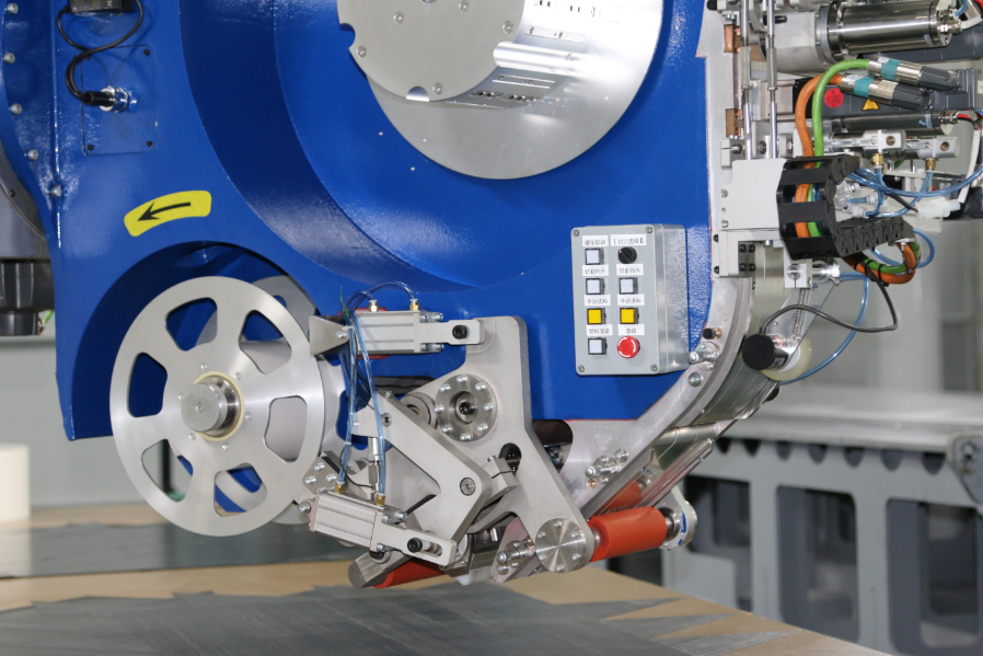 通用技術(shù)突破復(fù)合材料鋪放裝備，助推航空航天自主化替代