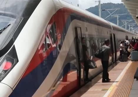 “軌道上的中國”助力經(jīng)濟(jì)發(fā)展全面提速 消費(fèi)新場景“多點(diǎn)開花”暖意濃