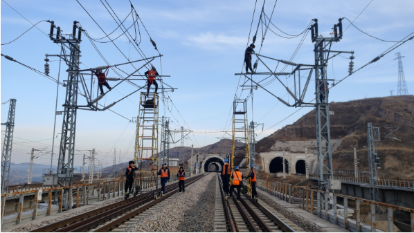 晉煤外運(yùn)重載通道瓦日鐵路開展首次集中修 為西煤東運(yùn)“強(qiáng)筋健骨”