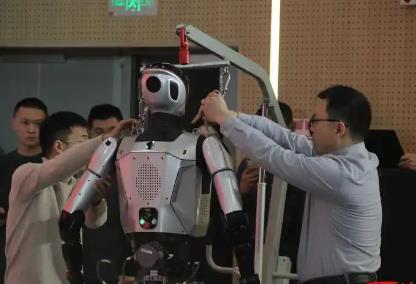 福建省首個具身智能服務機器人創(chuàng)新平臺在泉州啟動建設