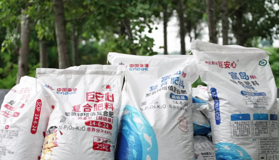 農(nóng)資為墨潤(rùn)沃野 服務(wù)作筆繪豐年——中國(guó)海油保供春耕助力端穩(wěn)“糧食飯碗”