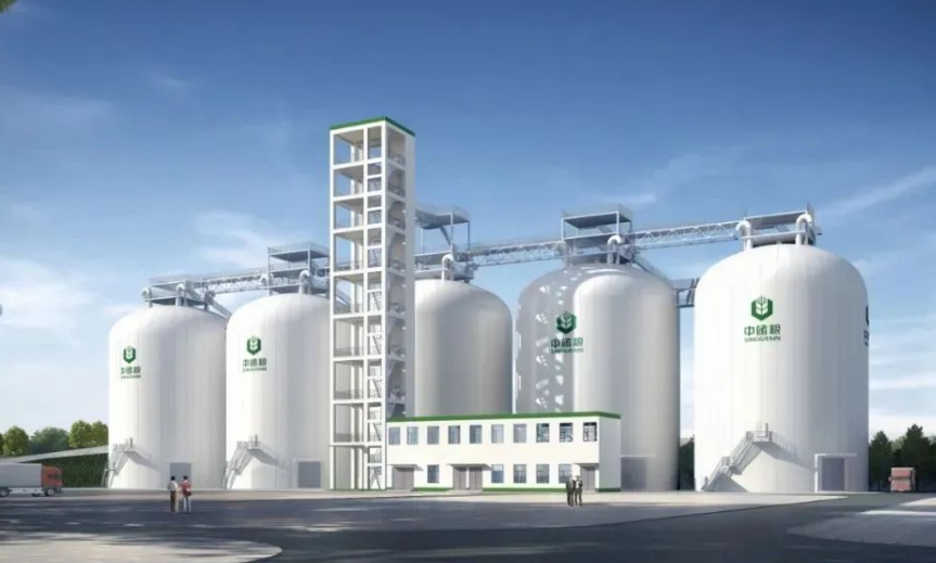 中國(guó)中煤承建的全國(guó)首座9000噸級(jí)氣膜糧倉(cāng)充氣成型