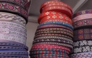 最炫的民族風(fēng)，文化“穿”身上！少數(shù)民族服飾不斷“上新”受青睞