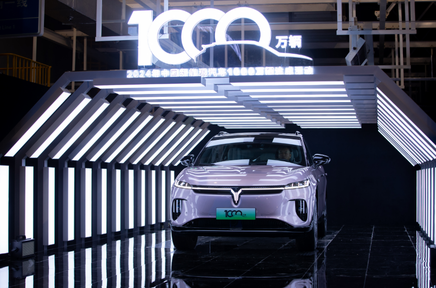 東風(fēng)汽車(chē)錨定百萬(wàn)輛新能源目標(biāo) 全力轉(zhuǎn)型譜寫(xiě)發(fā)展新篇章