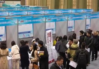 “就業(yè)引航”宣講、“線上+線下”巡回招聘……春招現(xiàn)場 人才與產(chǎn)業(yè)“雙向奔赴”
