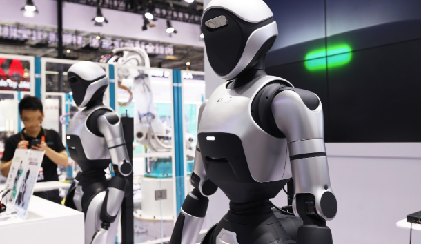 新品密集發(fā)布 人形機器人加速產業(yè)“進化”