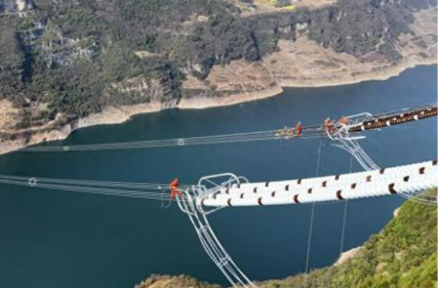 為發(fā)展注入“綠電”動(dòng)力 寧湘特高壓工程湖北段貫通