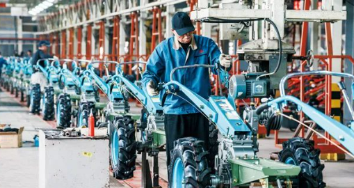 農(nóng)機(jī)“出?！泵?看春耕里的“全球生意”