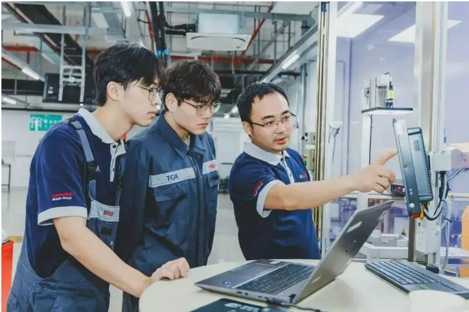 四部門印發(fā)意見，助產(chǎn)業(yè)工人求學(xué)圓夢