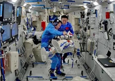 神舟十九號(hào)航天員在軌150天 太空任務(wù)成果豐碩