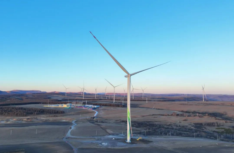 全國最大單機陸上風電機組——赤峰克旗興龍20萬千瓦風電項目全容量并網(wǎng)