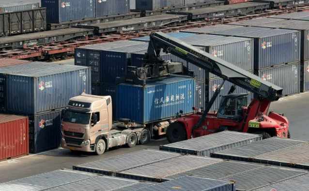 中老鐵路進(jìn)出口貨物超1200萬噸