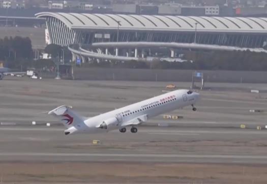 國產飛機老撾首航 國內外航線持續(xù)增多