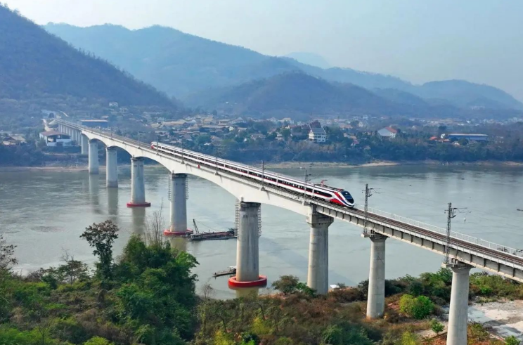 中國中車跨境運輸“量質(zhì)齊升” 為中老鐵路注入澎湃動力