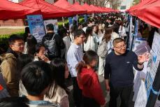 “千校萬崗”山西高校專場(chǎng)招聘會(huì)舉辦 5000余名求職者參加