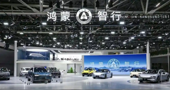 鴻蒙AI智慧屏首發(fā) 鴻蒙智行已累計(jì)交付70萬輛車