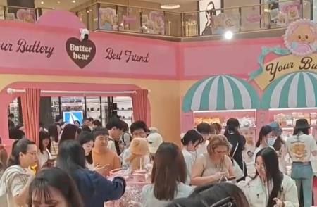 “五一”假期臨近消費市場呈現(xiàn)紅火態(tài)勢 多樣場景+“頂流”產(chǎn)品引客來