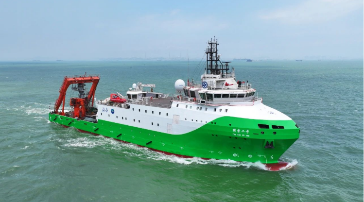 “探索二號(hào)”科考船動(dòng)力煥新再啟深藍(lán)征程