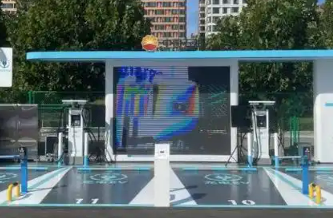 首座！中國石油首座機械式立體超充站正式投運