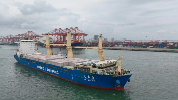 中遠海運護航全球最大電網(wǎng)側(cè)儲能項目首批柜體出海