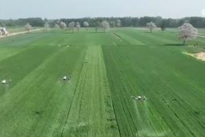 全國(guó)春播按下“加速鍵” 科技賦能為夏糧豐收?qǐng)D景增添“智慧”底色