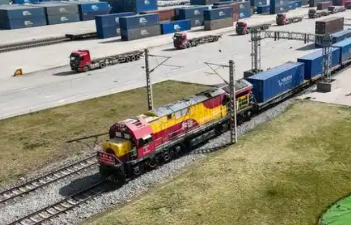 西安至天津港“一單制”鐵水聯(lián)運(yùn)班列正式開通