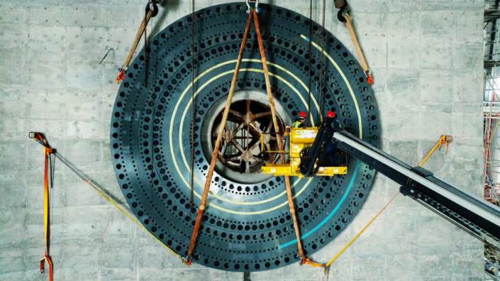 海上風(fēng)電“安全衛(wèi)士”在鋼架間“把脈”新能源