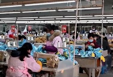 毛絨玩具勇闖“大市場” 企業(yè)做足“內(nèi)功”憑借新技術(shù)開拓更廣海外新市場