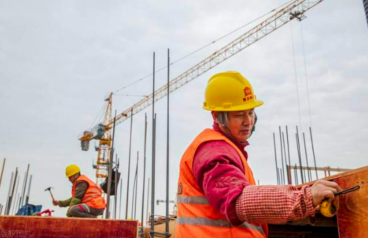 2024年農(nóng)民工總量近3億人 月均收入4961元