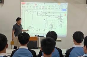 新賽項(xiàng)、新職業(yè)、新技術(shù)成職業(yè)技能大賽亮點(diǎn) 選手跨專業(yè)參賽提升復(fù)合能力