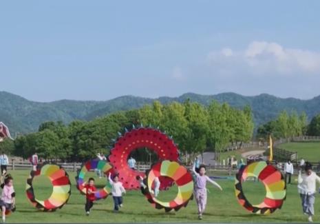 “四好農(nóng)村路”帶火“鄉(xiāng)村游” “白加黑”多業(yè)態(tài)融合點(diǎn)亮鄉(xiāng)村旅游新消費(fèi)