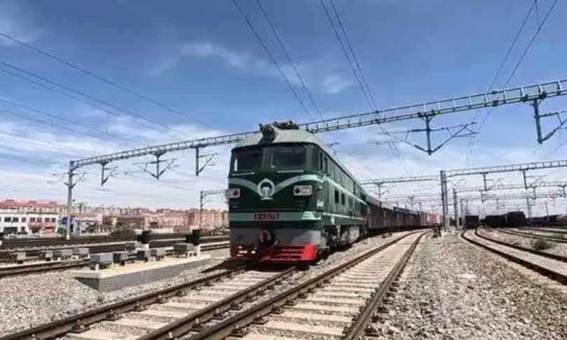 首列中歐班列（烏魯木齊）鐵路運(yùn)郵專列開行