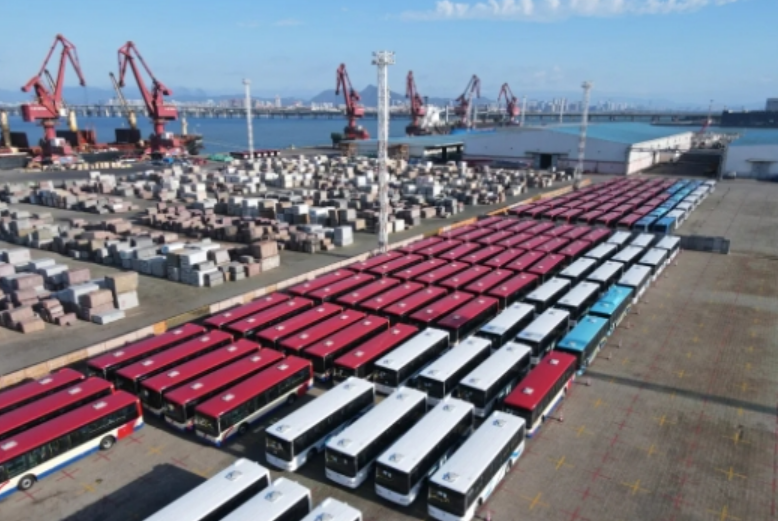 向“新”而行 福建金龍以新質(zhì)生產(chǎn)力領(lǐng)跑全球客車革新賽道