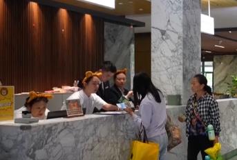 “動(dòng)物園+”延長(zhǎng)產(chǎn)業(yè)鏈撬動(dòng)消費(fèi)新活力 花式攬客、限定美景“破圈”圈粉