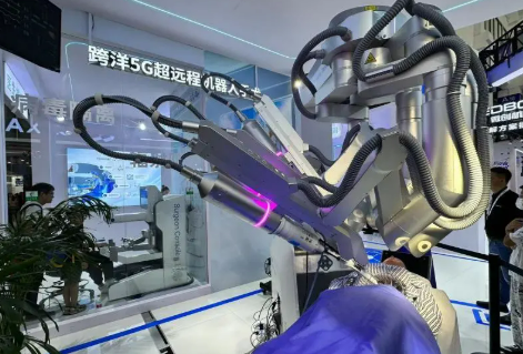 全球首個(gè)5G遠(yuǎn)程手術(shù)機(jī)器人問世 協(xié)同創(chuàng)新成就高端醫(yī)療器械“中國(guó)智造”