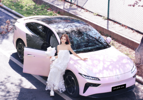 15萬電動轎跑怎么選？東風奕派eπ007：年輕人的“潮流座駕”首選！