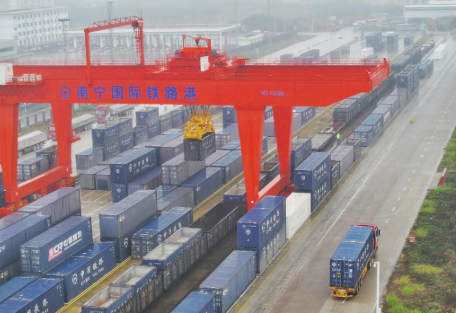 中國(guó)郵政東盟跨境貨運(yùn)專列開通