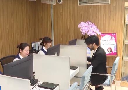 外國游客“買買買”！離境退稅“即買即退”激活入境消費(fèi)新活力