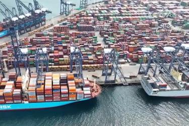 中國港口貨量增加 物流企業(yè)從容應對市場變化